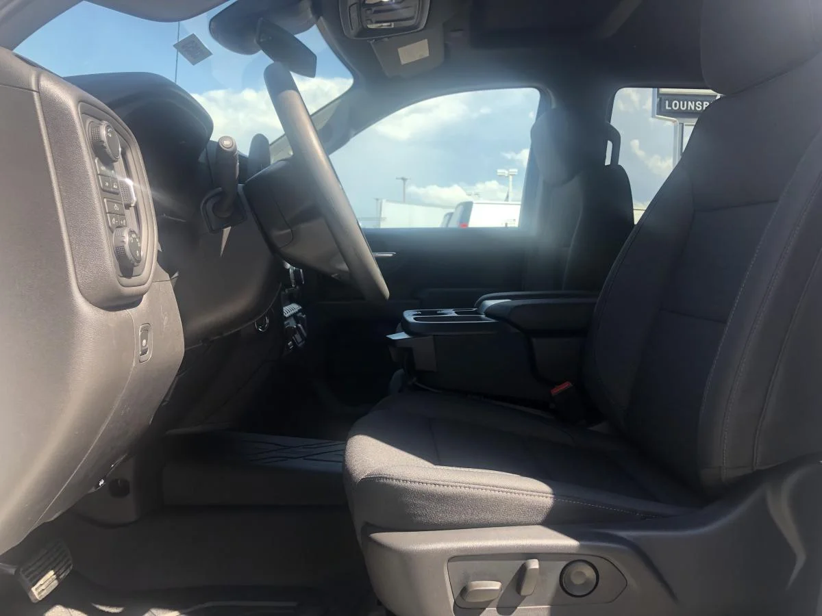 New 2026 White Chevrolet 4wd Crew Cab 147 image 10