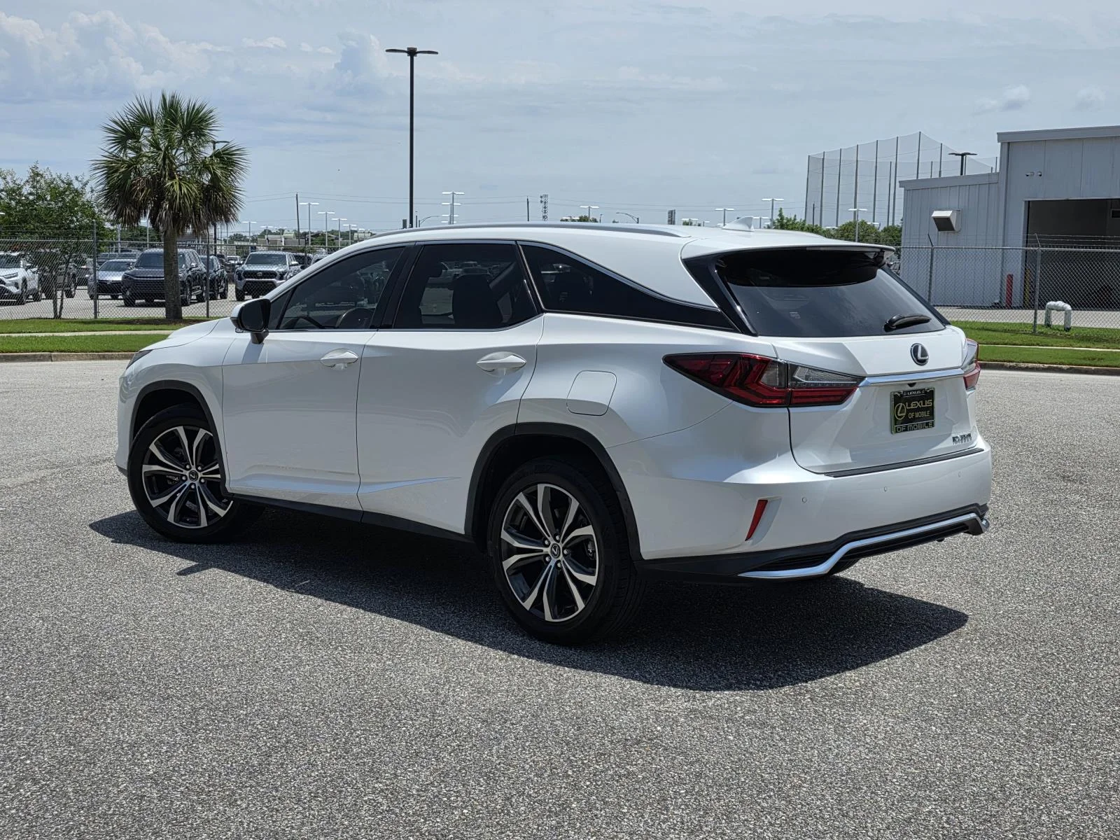 Used 2020 White Pearl Lexus 350L image 4
