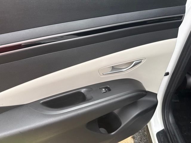 Used 2024 White Hyundai SEL image 16
