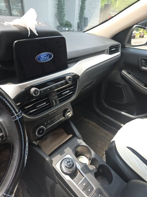 Used 2020 White Ford SE image 3