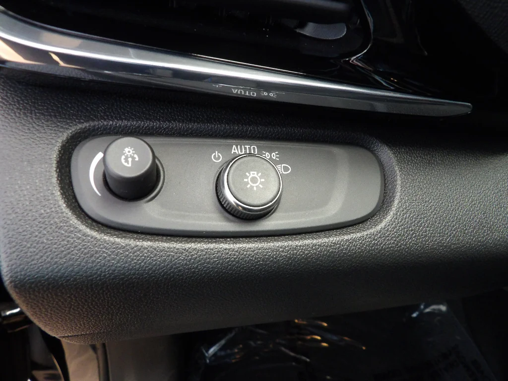 Used 2025 Ebony Twilight Metallic Buick Sport Touring image 27