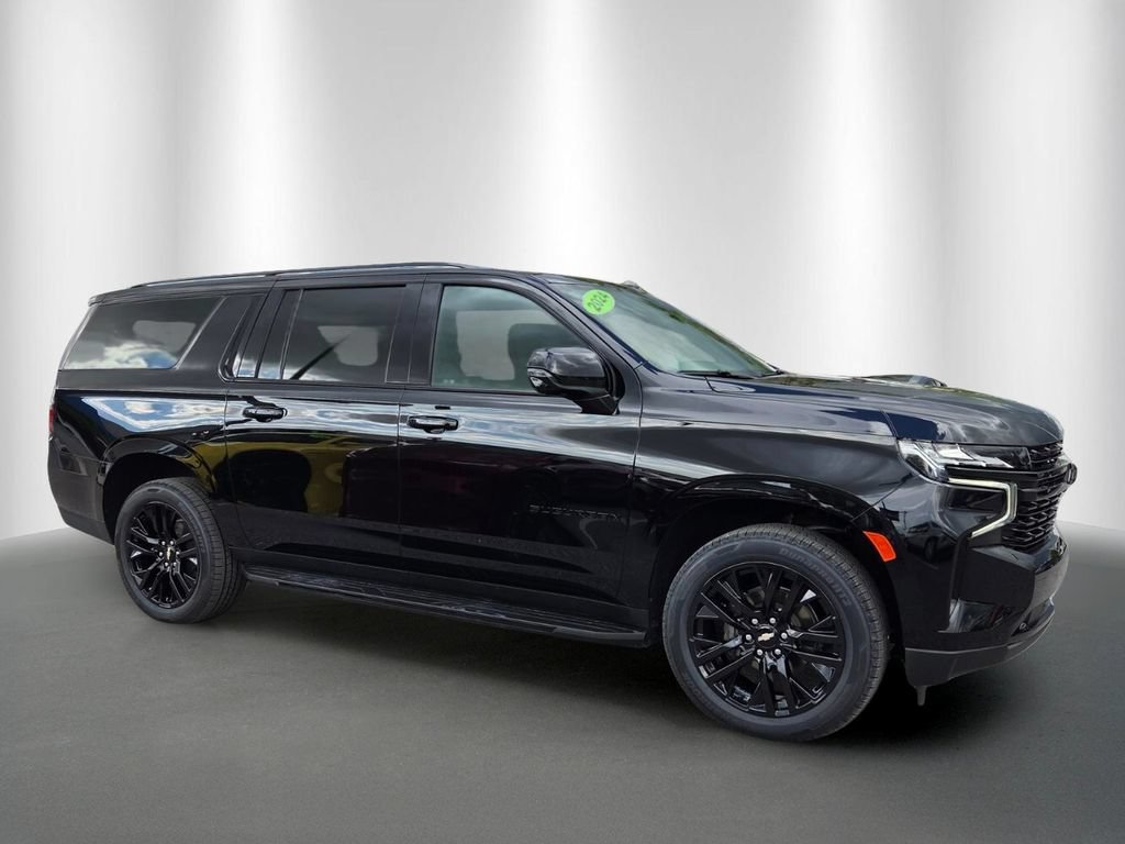 2024 Chevrolet Suburban RST - Photo 2