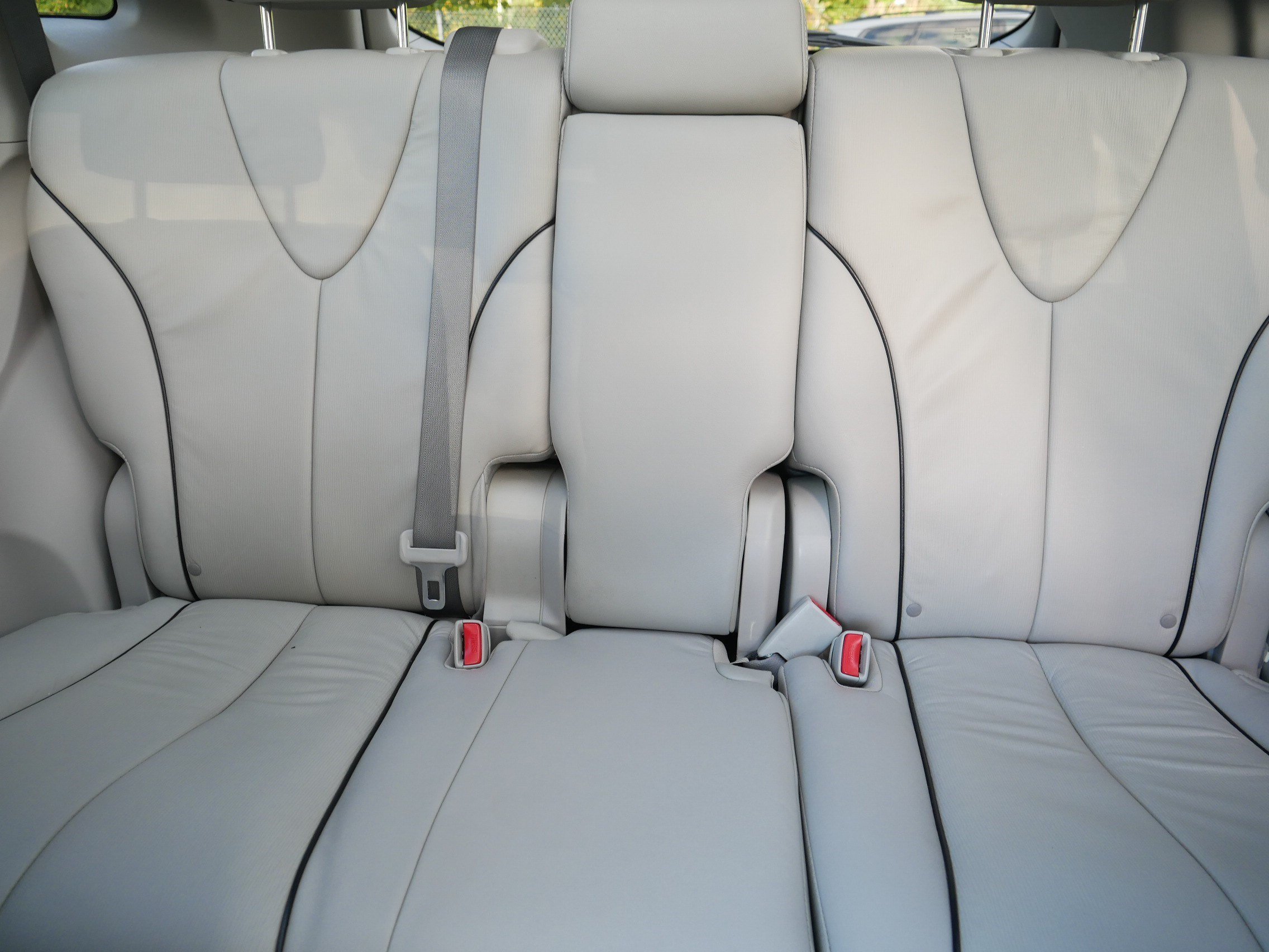 Used 2013 Magnetic Gray Metallic Toyota XLE image 13