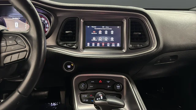 Used 2019 White Dodge SXT image 12