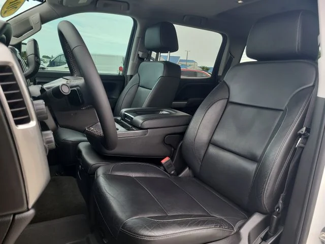Used 2018 White Chevrolet LT image 19