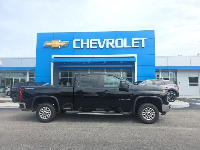 Used 2025 Black Chevrolet LT image 2