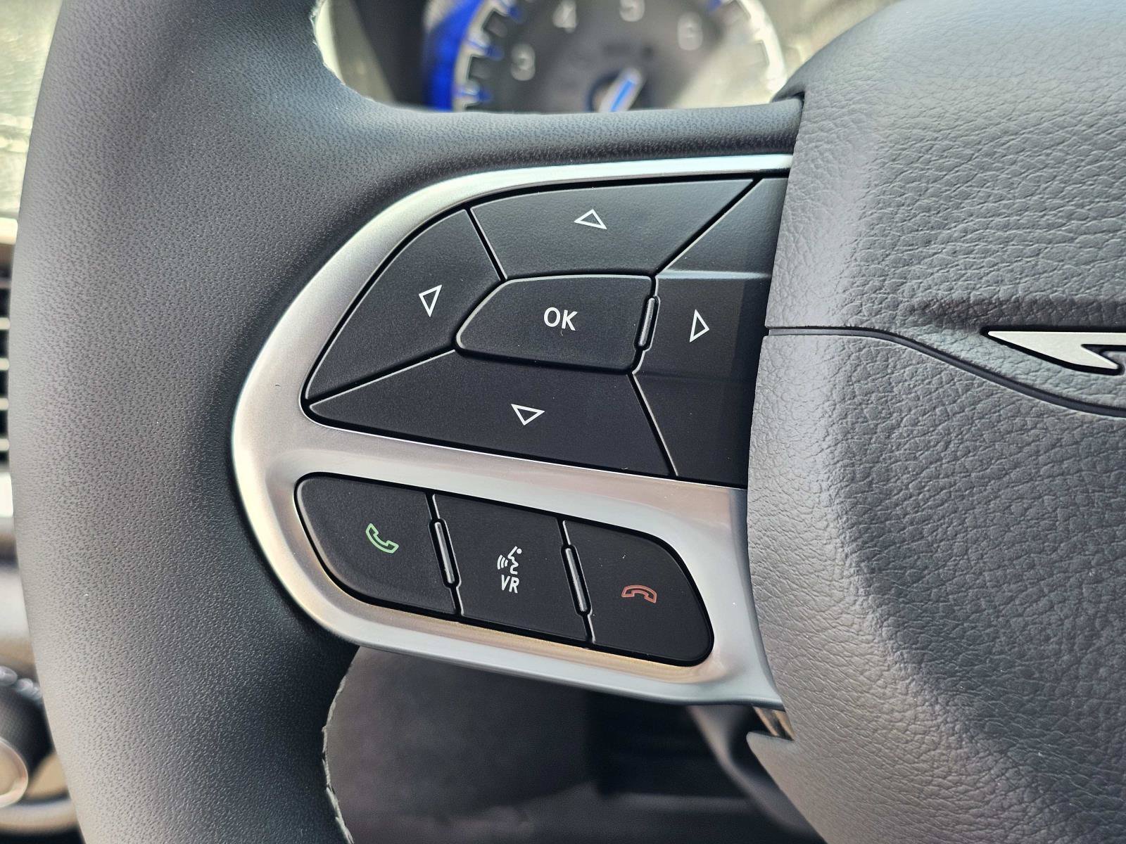 New 2027 Diamond Black Crystal Pearlcoat Chrysler Select image 20