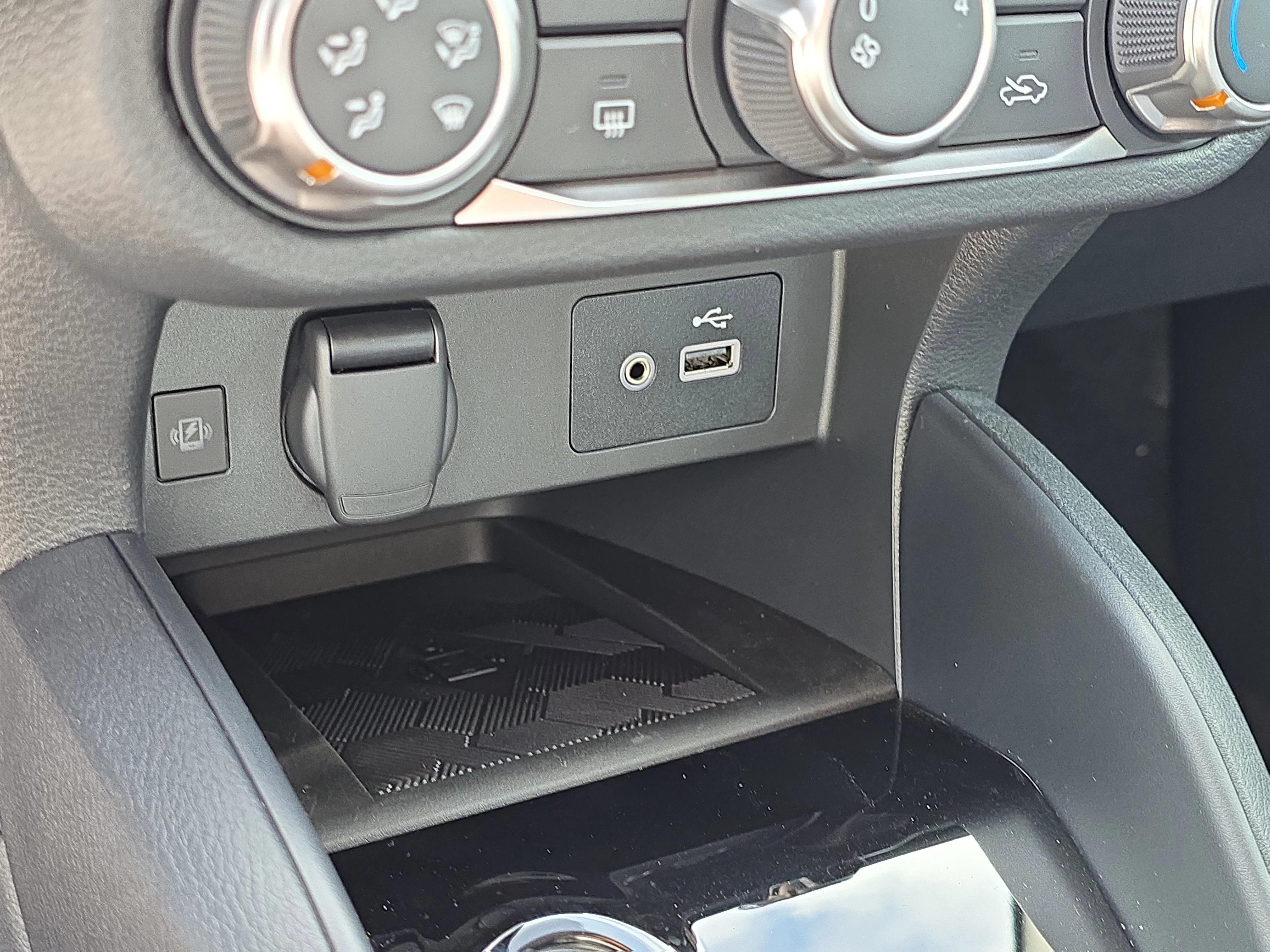 2025 Nissan Versa Sedan SV - Photo 25