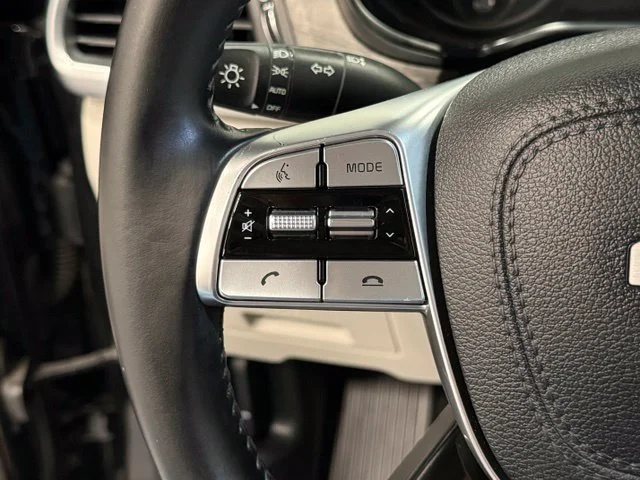 Used 2022 Black Kia EX image 14