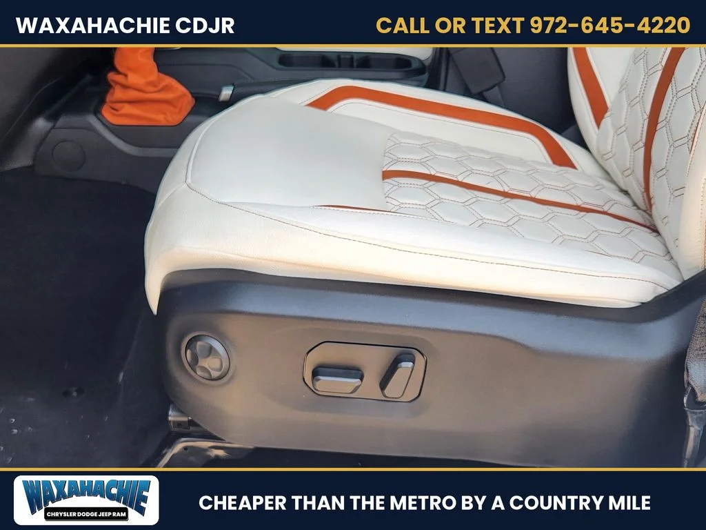 New 2026 Bright White Clear-Coat Exterior Paint Jeep Mojave image 20
