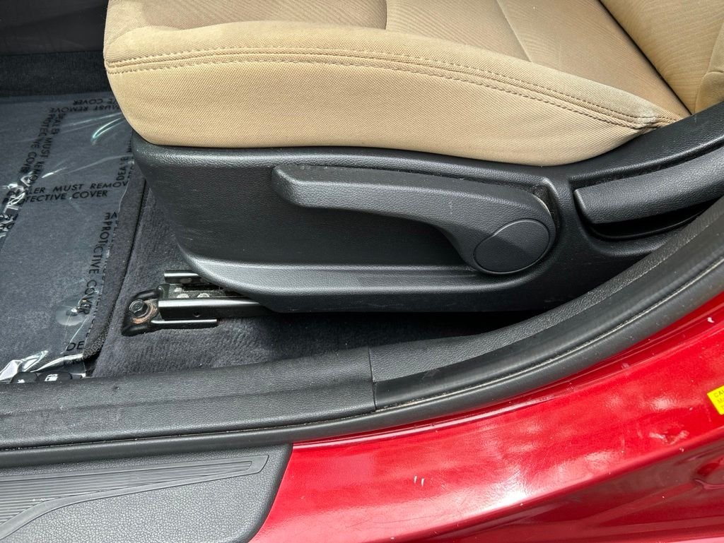 Used 2012 Red Hyundai GLS image 14
