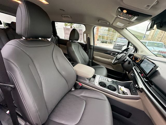Certified Used 2026 Snow White Pearl Kia LXS image 29