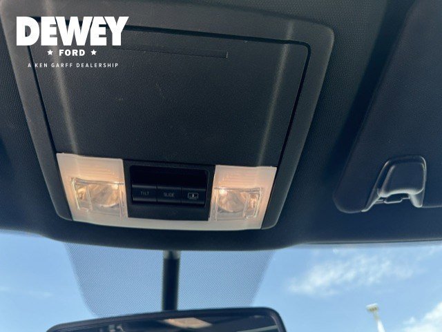 Used 2018 White Platinum Clearcoat Metallic Ford XLT image 18