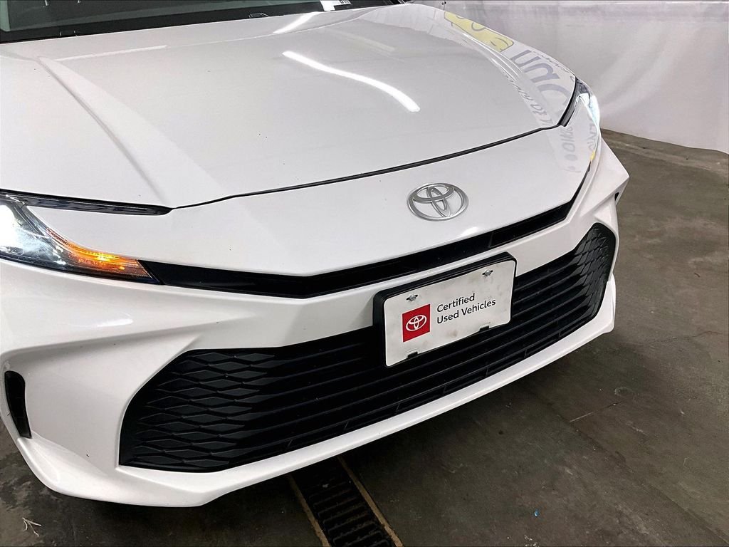 Used 2025 White Toyota LE image 29