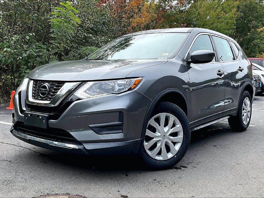 Used 2020 Gray Nissan S image 3