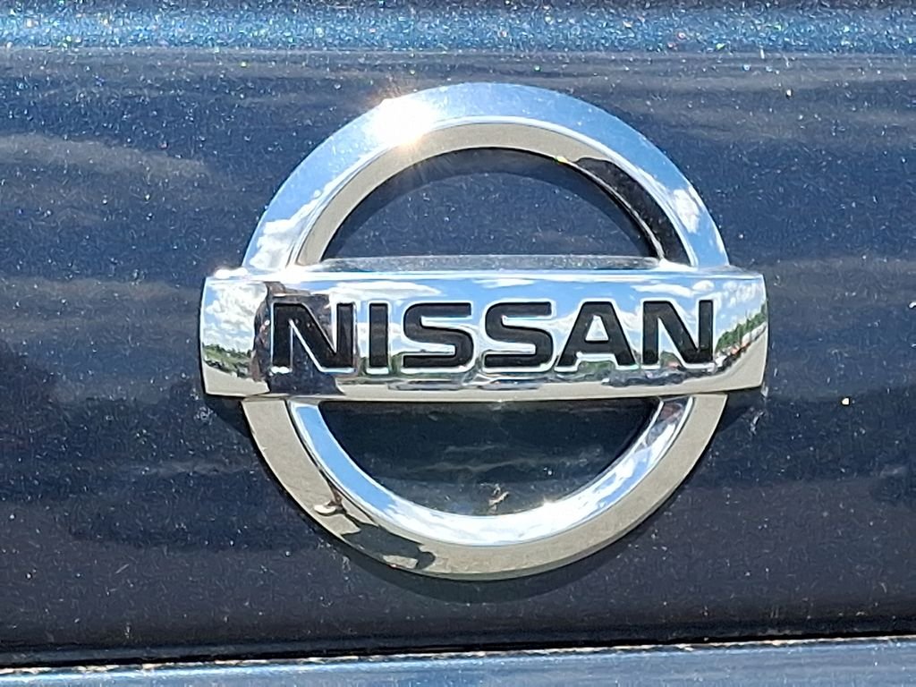 Used 2017 Blue Nissan SL image 9
