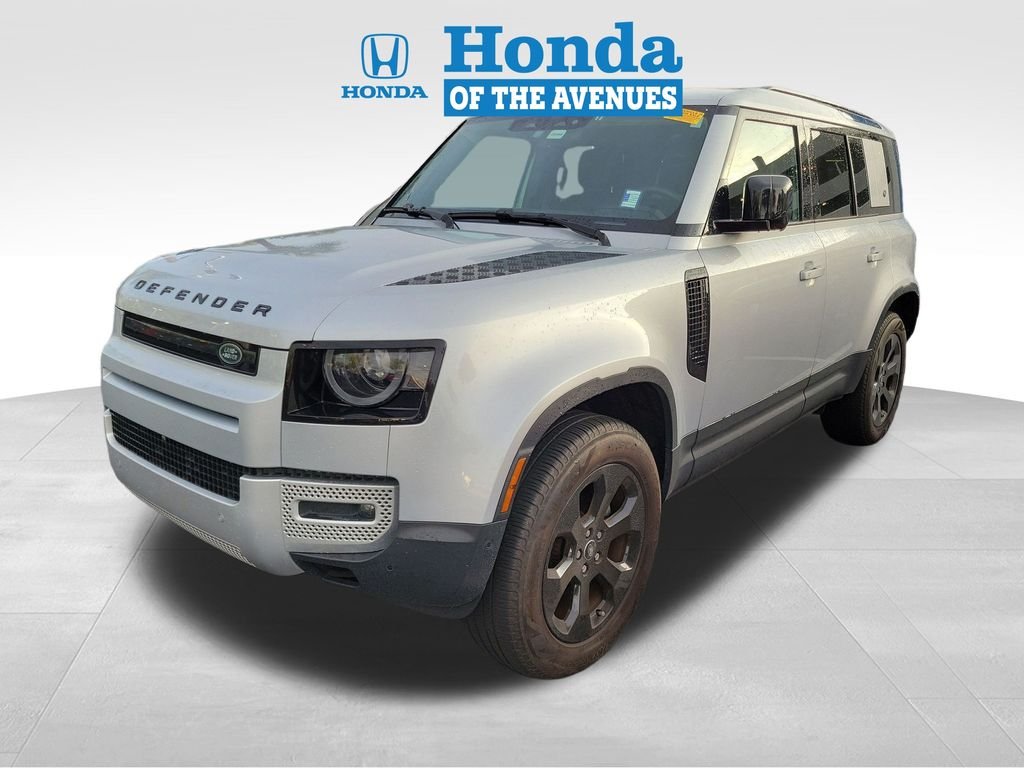 Used 2024 Silicon Silver Premium Metallic Land Rover S image 3