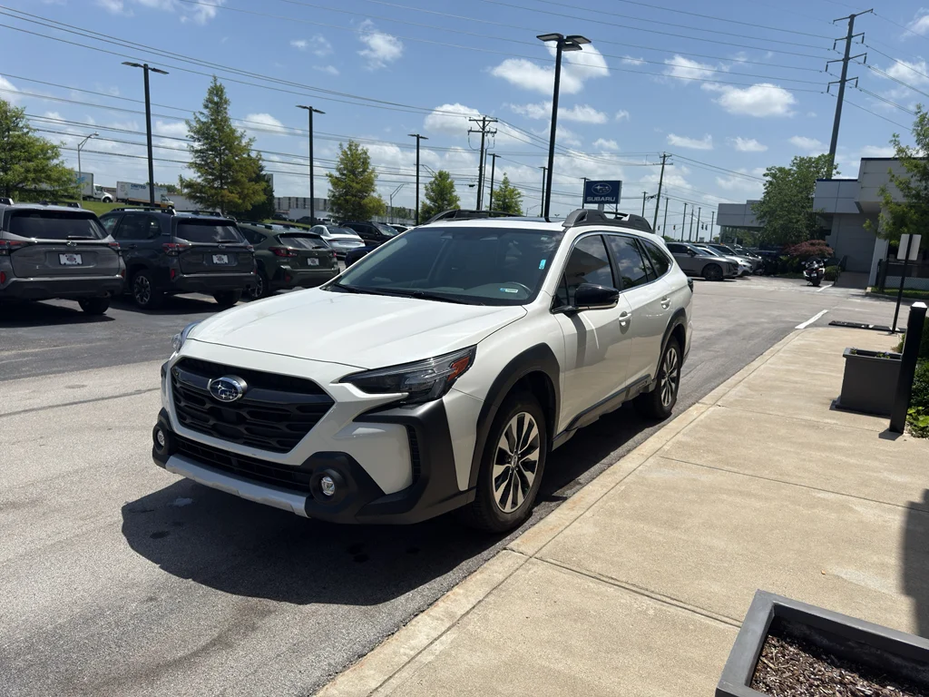 Used 2023 Crystal White Pearl Subaru Limited image 7