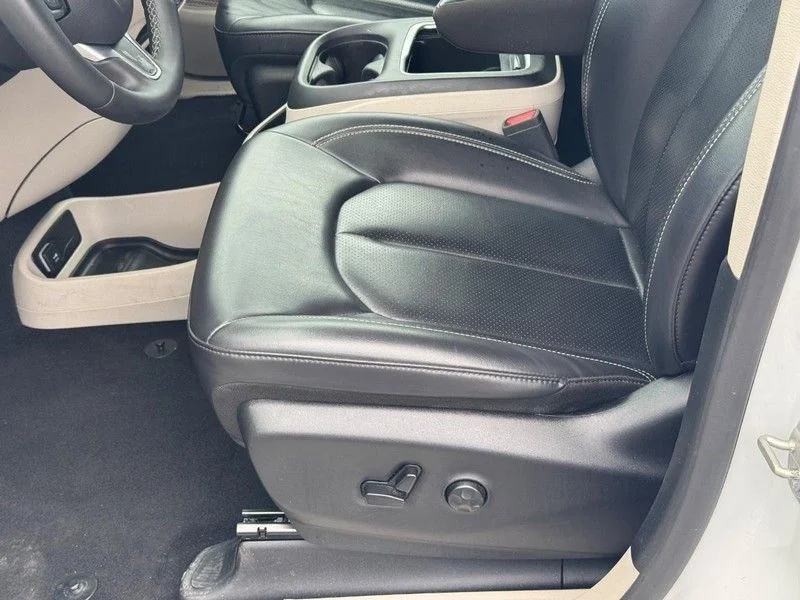 Used 2023 White Chrysler Touring L image 19