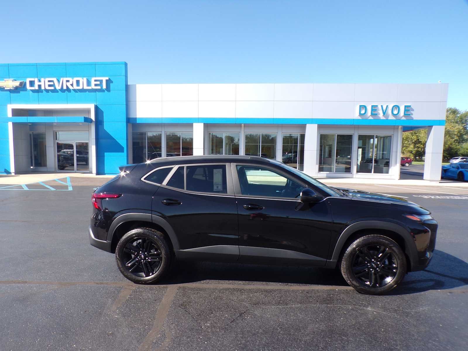 New 2026 Mosaic Black Metallic Chevrolet ACTIV image 2