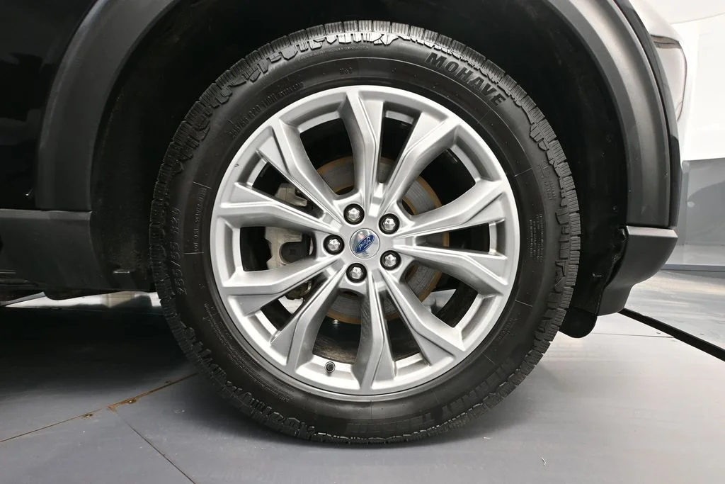 Used 2020 Black Ford Limited image 15