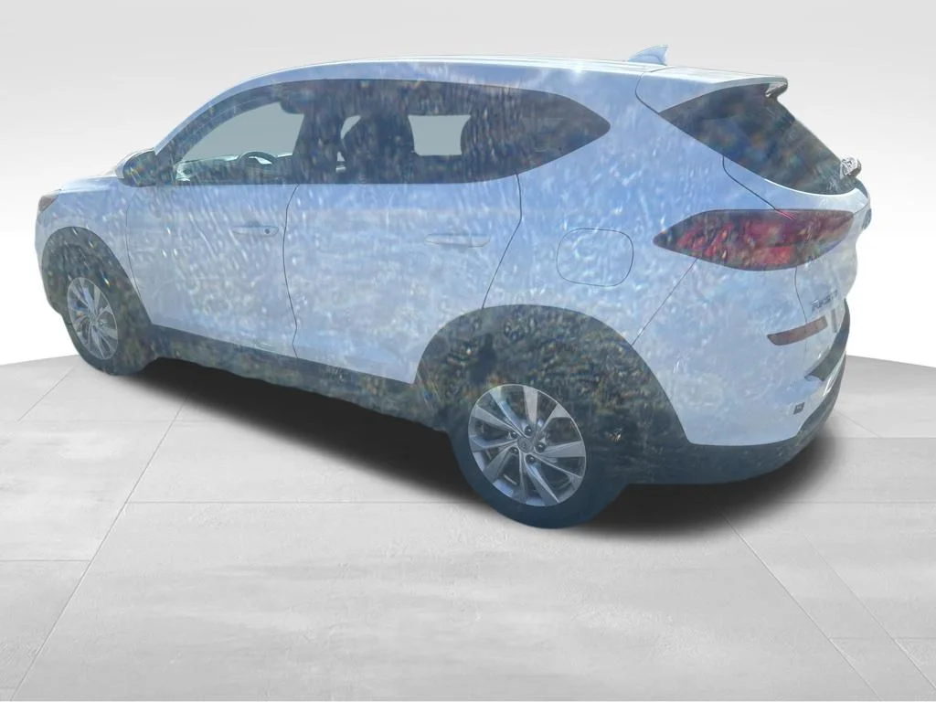 Used 2019 White Hyundai SE image 14