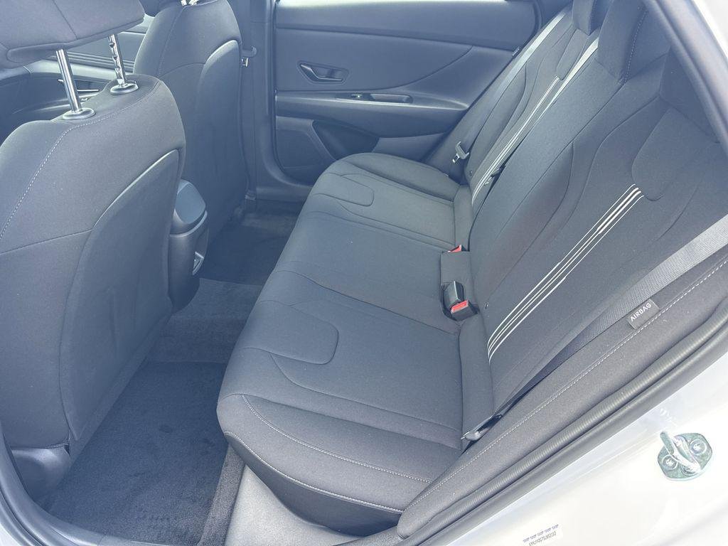 2025 Hyundai Elantra SEL - Photo 20
