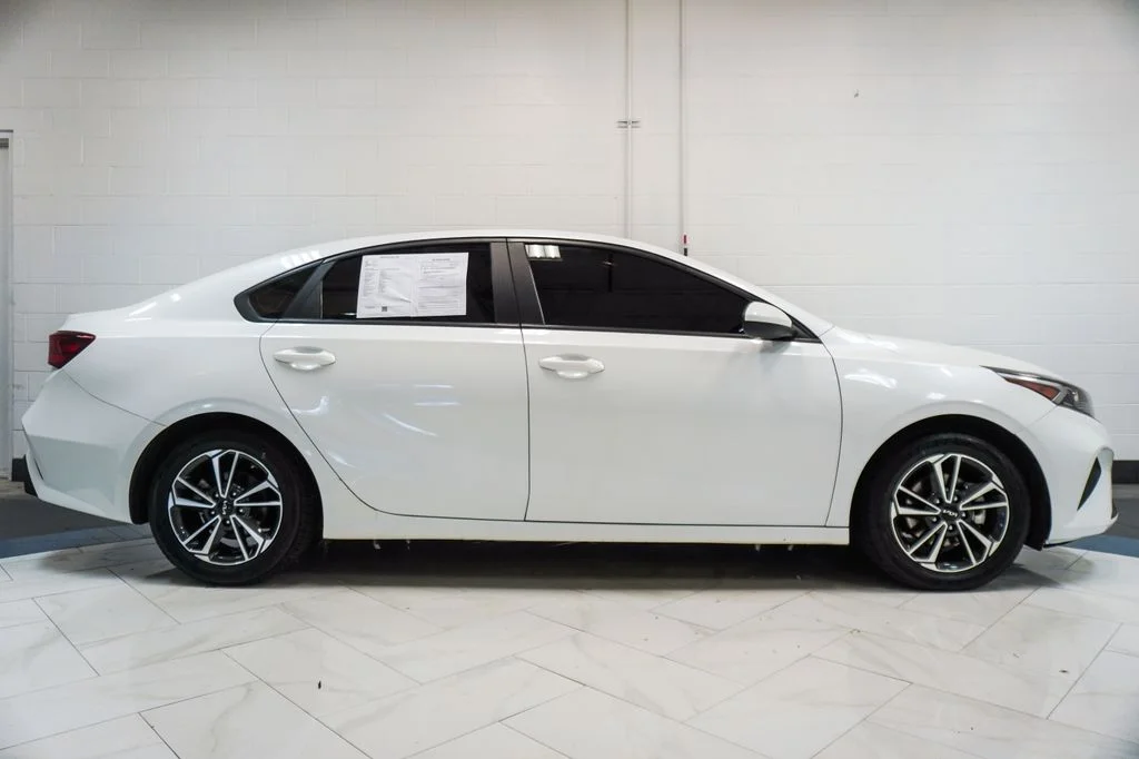 Used 2024 White Kia LXS image 29