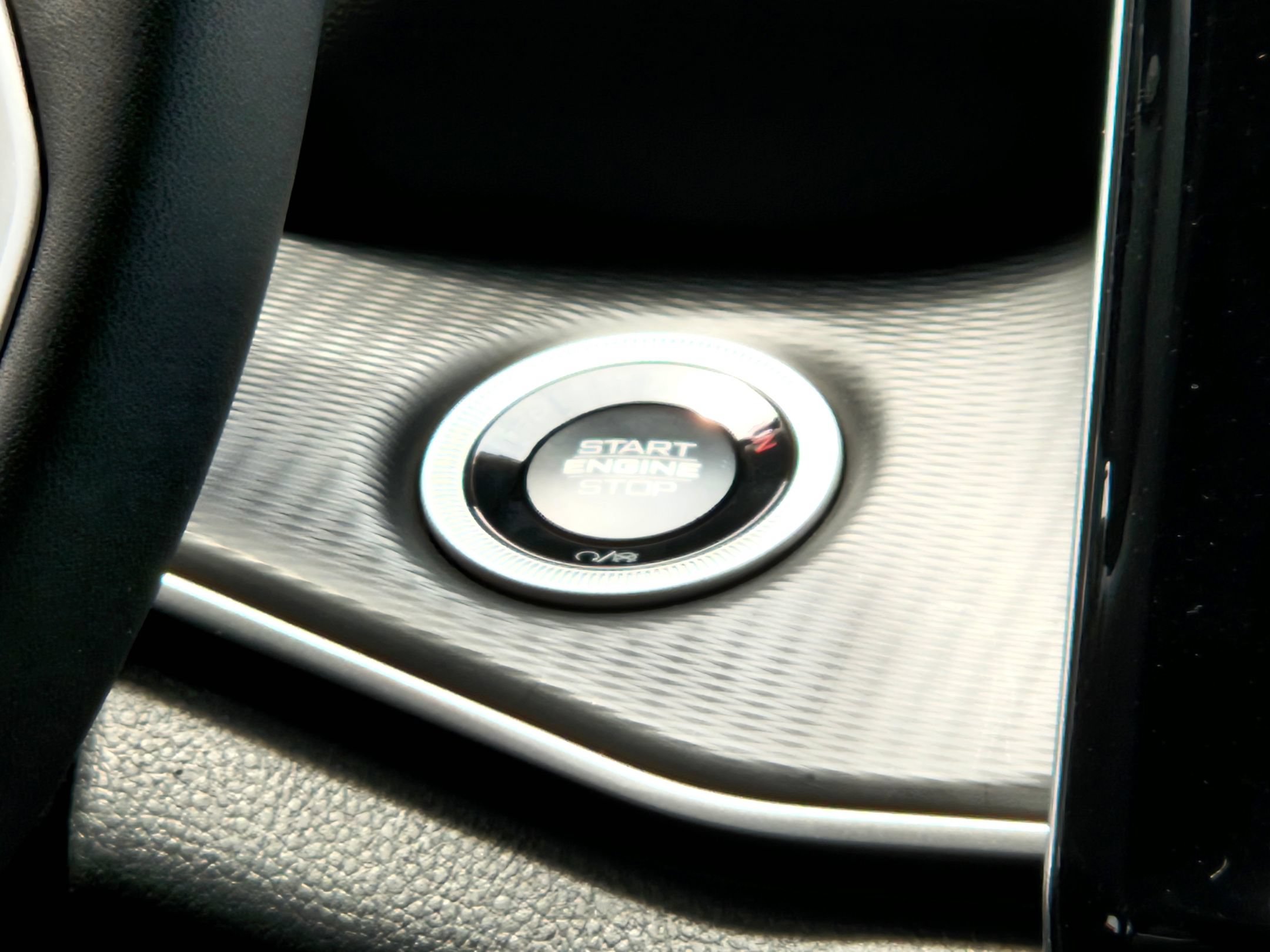 New 2026 Diamond Black Crystal Pearlcoat Jeep Laredo image 13