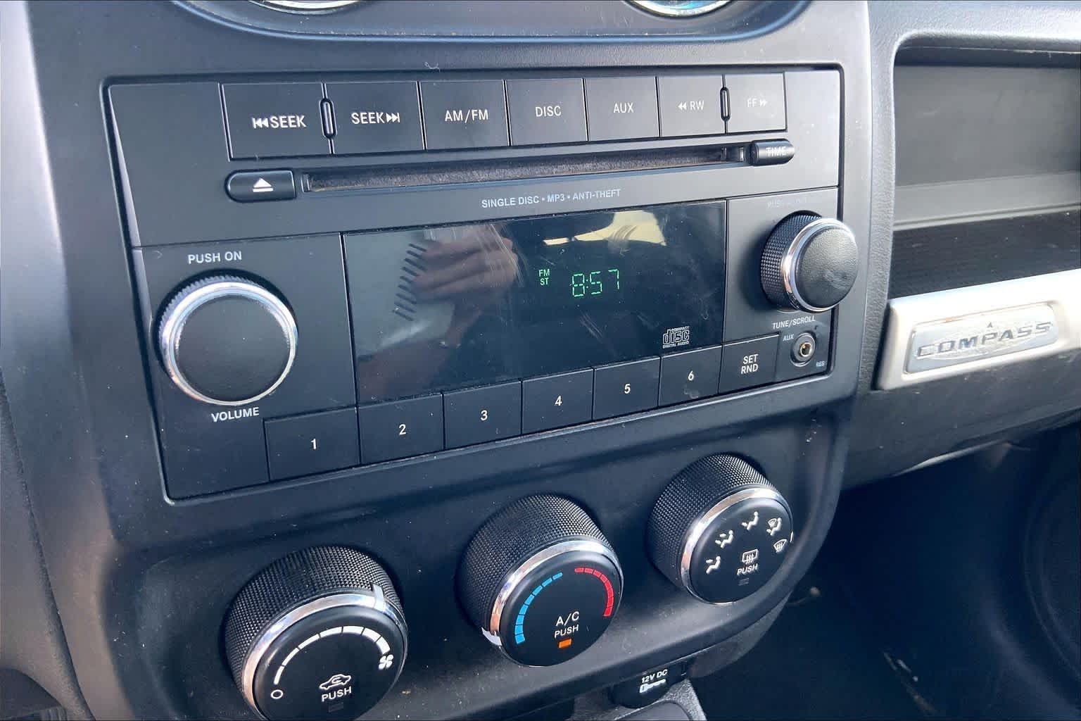 Used 2014 True Blue Pearlcoat Jeep Sport image 27