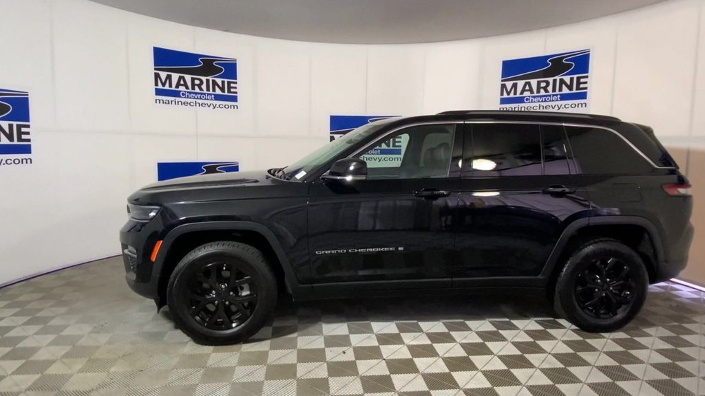 Used 2024 Black Jeep Limited 4x2 image 7