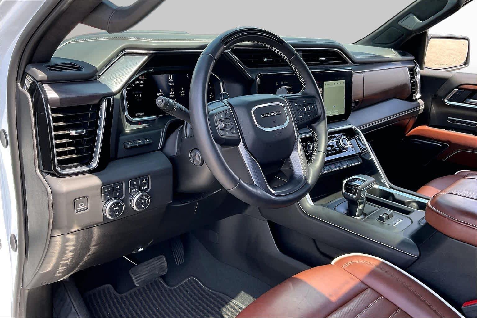 Used 2026 Glacier White Tricoat GMC Denali Ultimate image 18