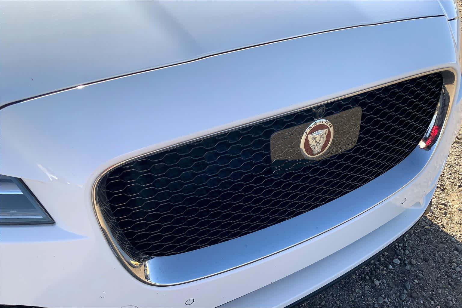 Used 2019 Yulong White Metallic Jaguar 30t Portfolio image 29