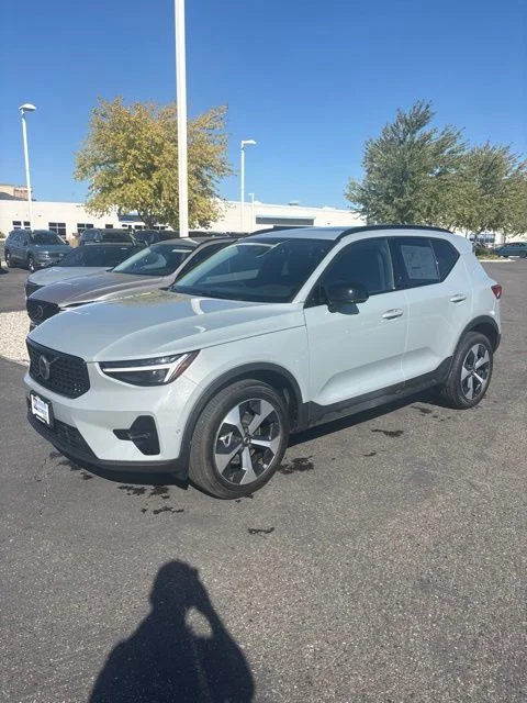 2026 Volvo XC40 Plus - Photo 8