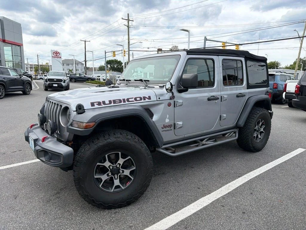 Used 2018 Silver Jeep Unlimited Rubicon image 1