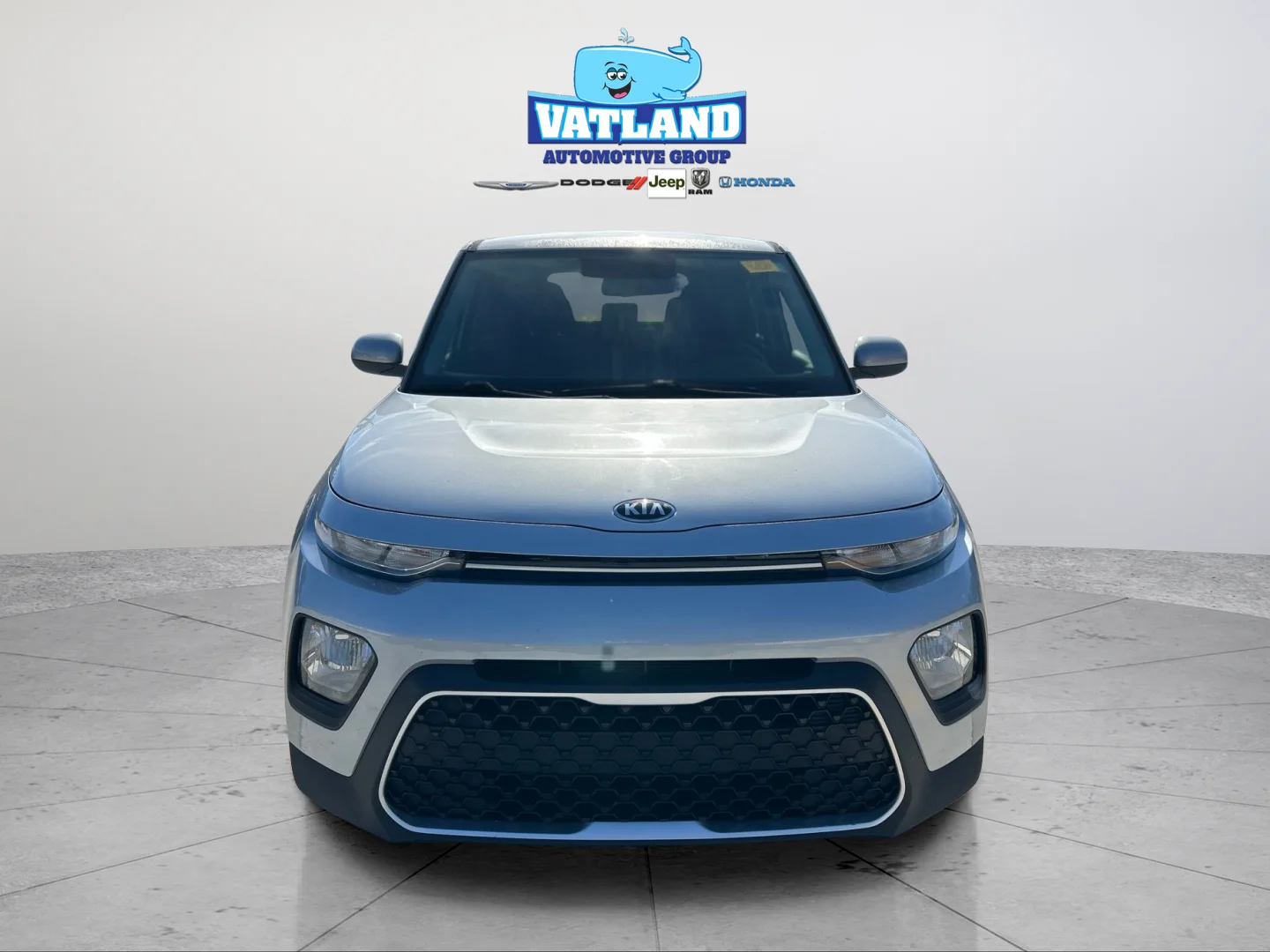 Used 2020 Sparkling Silver Kia LX image 8