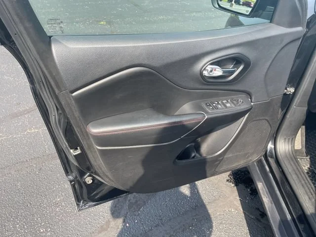 Used 2022 Black Jeep Trailhawk 4x4 image 12