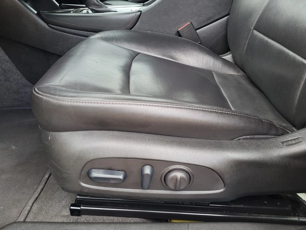 Used 2024 Mineral Gray Metallic Chevrolet 2LT image 19