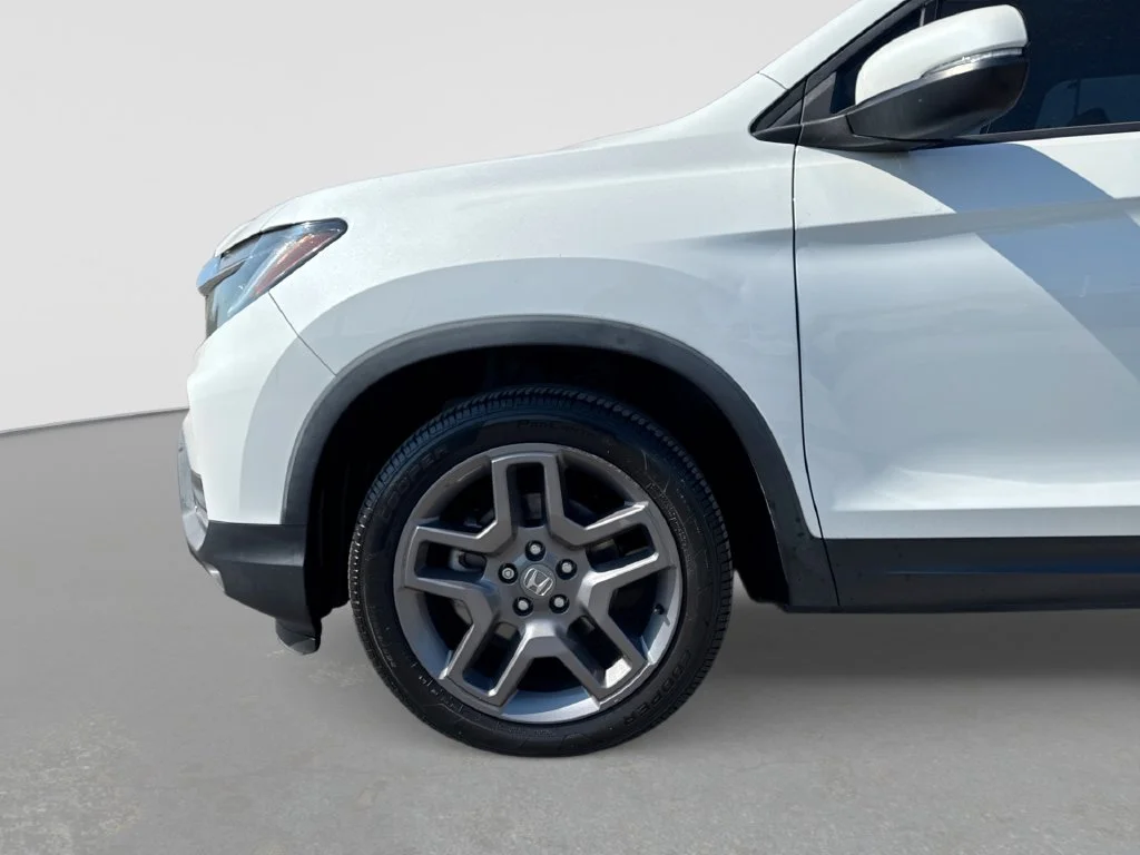 Used 2022 White Honda EX-L image 19