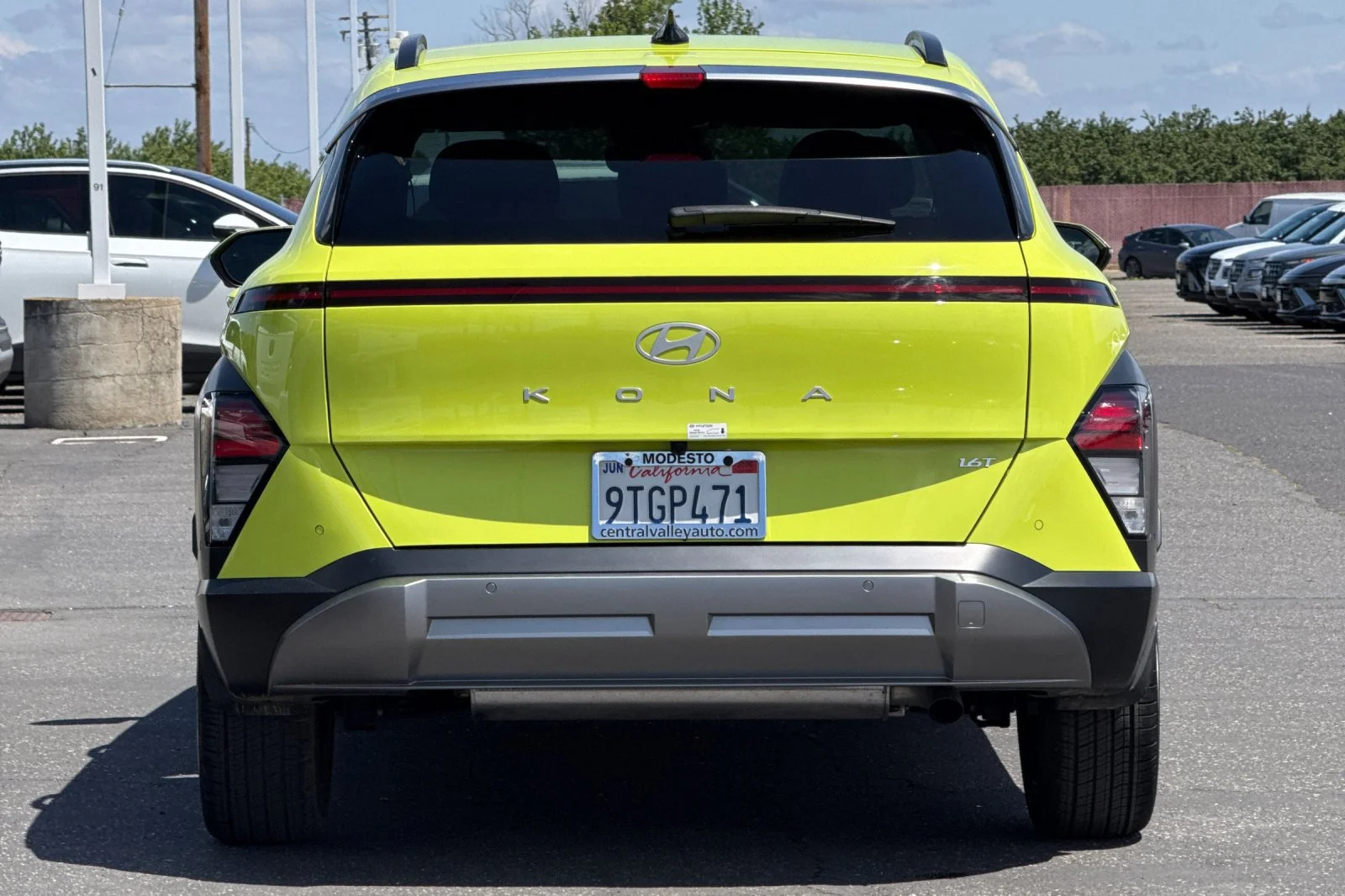 Used 2025 Neoteric Yellow Hyundai Limited image 5