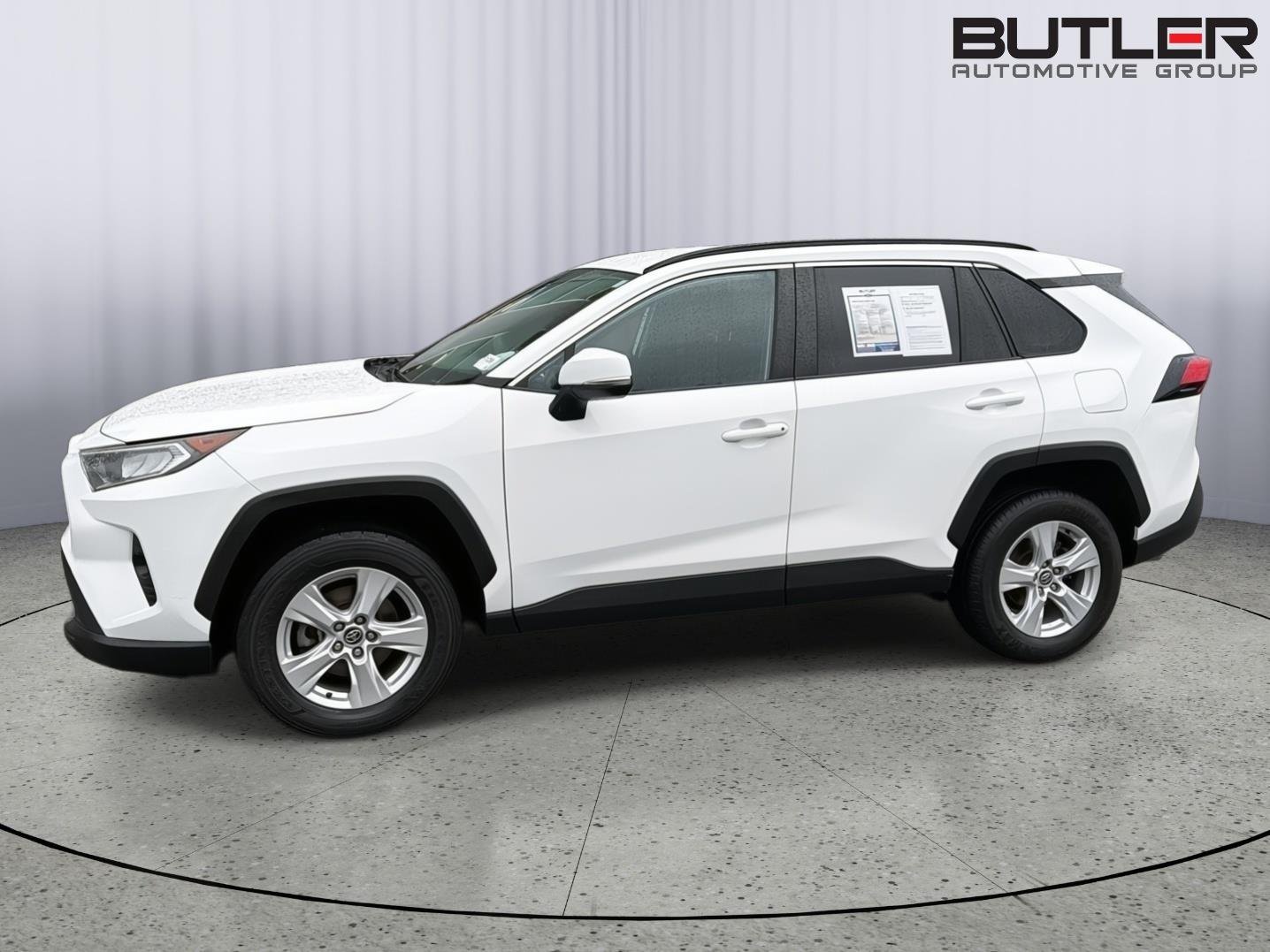 Used 2020 Super White Toyota XLE image 3