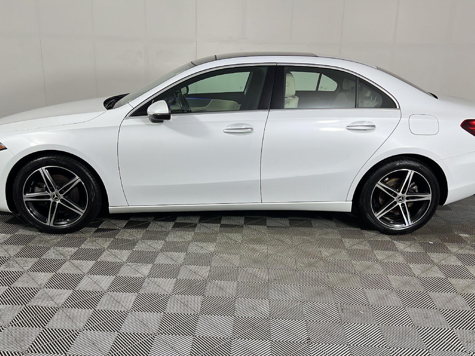 Used 2022 Digital White Metallic Mercedes-Benz A 220 image 26