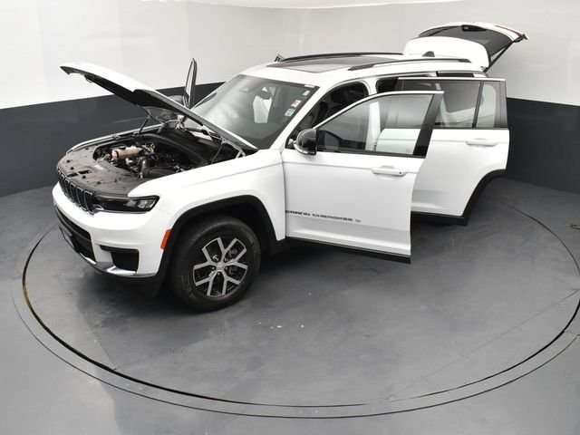 Used 2023 White/off-white Jeep Limited image 27