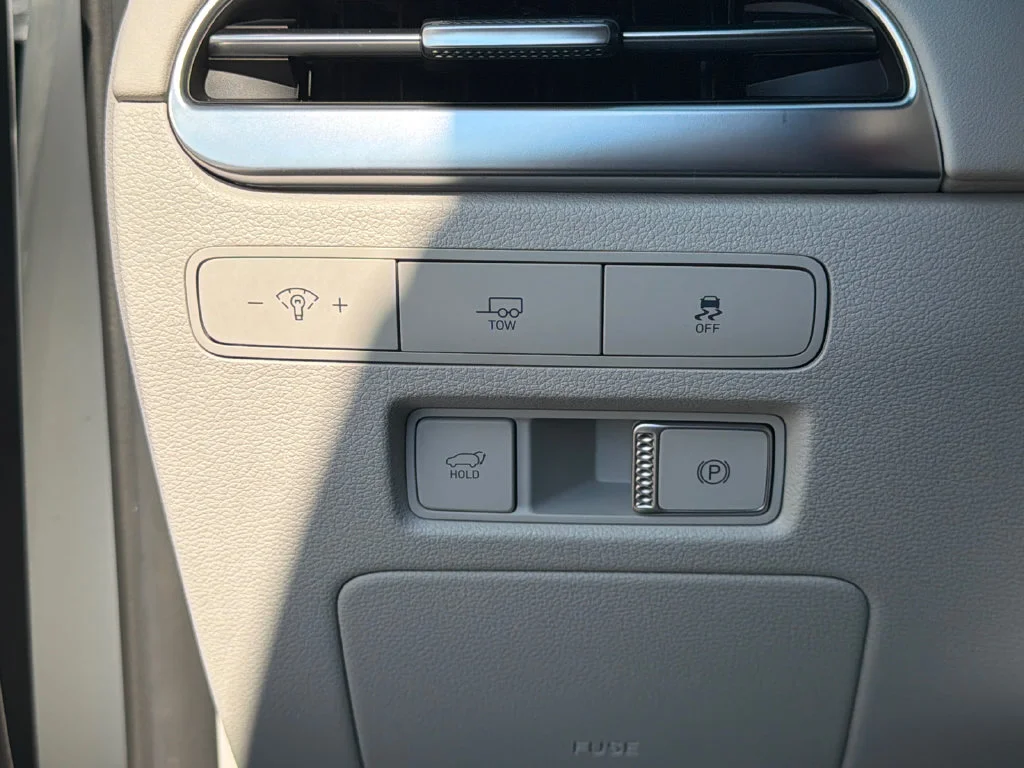 Used 2024 White Hyundai Calligraphy image 33