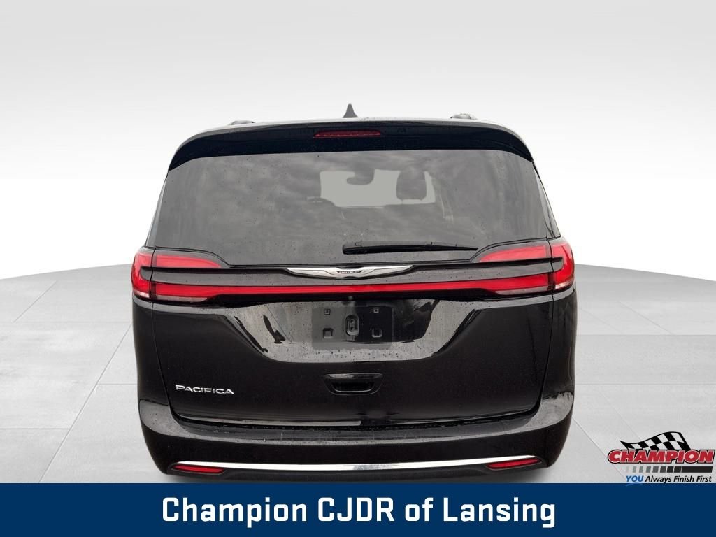 Used 2022 Black Chrysler Touring L image 7