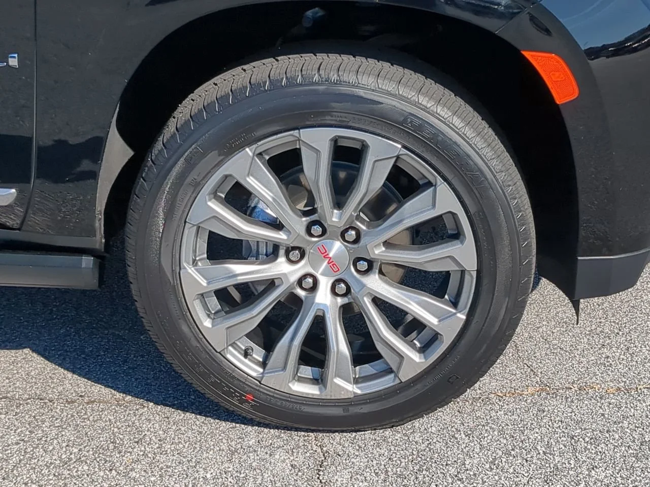 2021 GMC Yukon Denali - Photo 10
