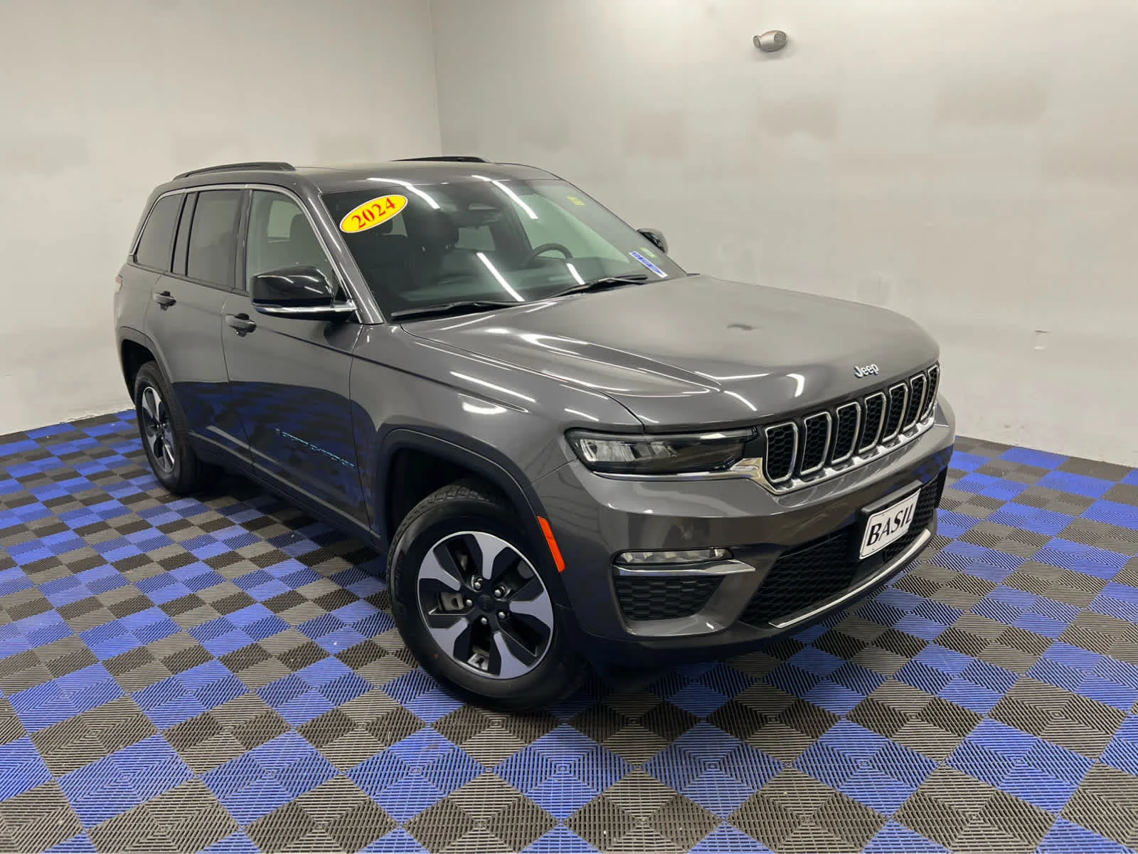 Used 2024 Baltic Gray Metallic Clearcoat Jeep  image 37