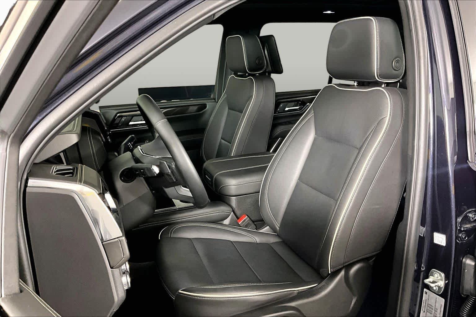 Used 2025 Titanium Rush Metallic GMC Elevation image 8