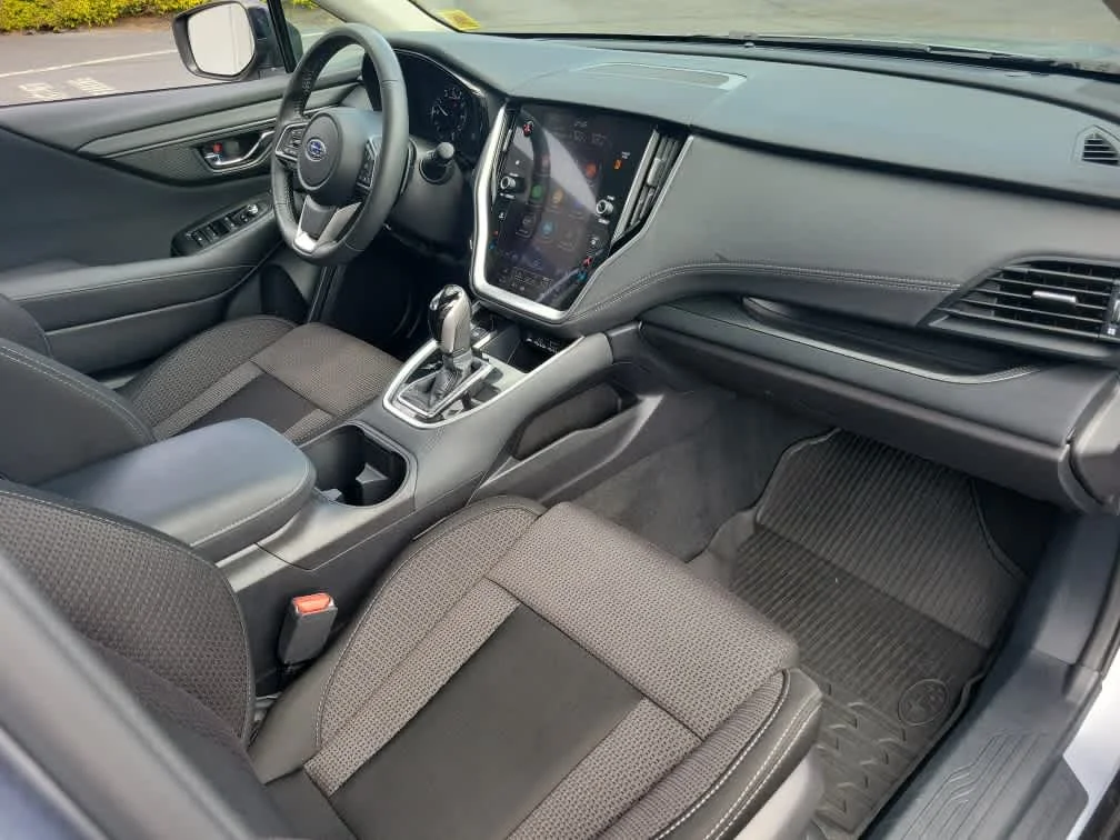 Used 2023 Ice Silver Metallic Subaru Premium image 27