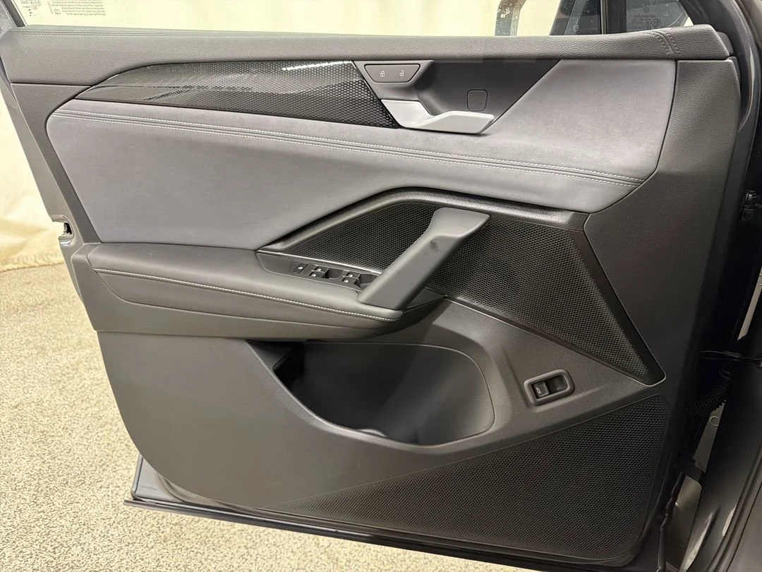 New 2026 Platinum Gray Metallic Volkswagen SE image 18